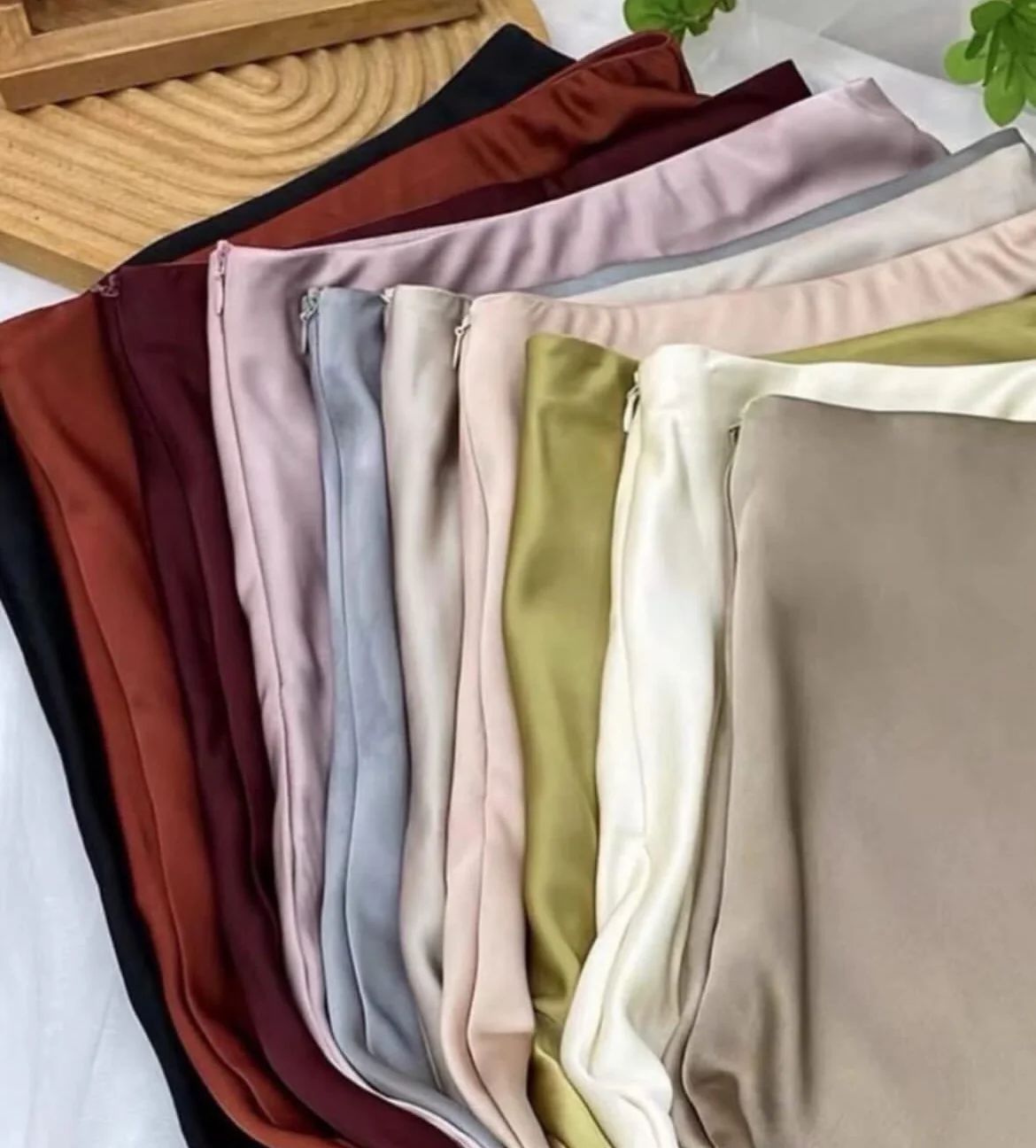 Satin skirt - Image 4